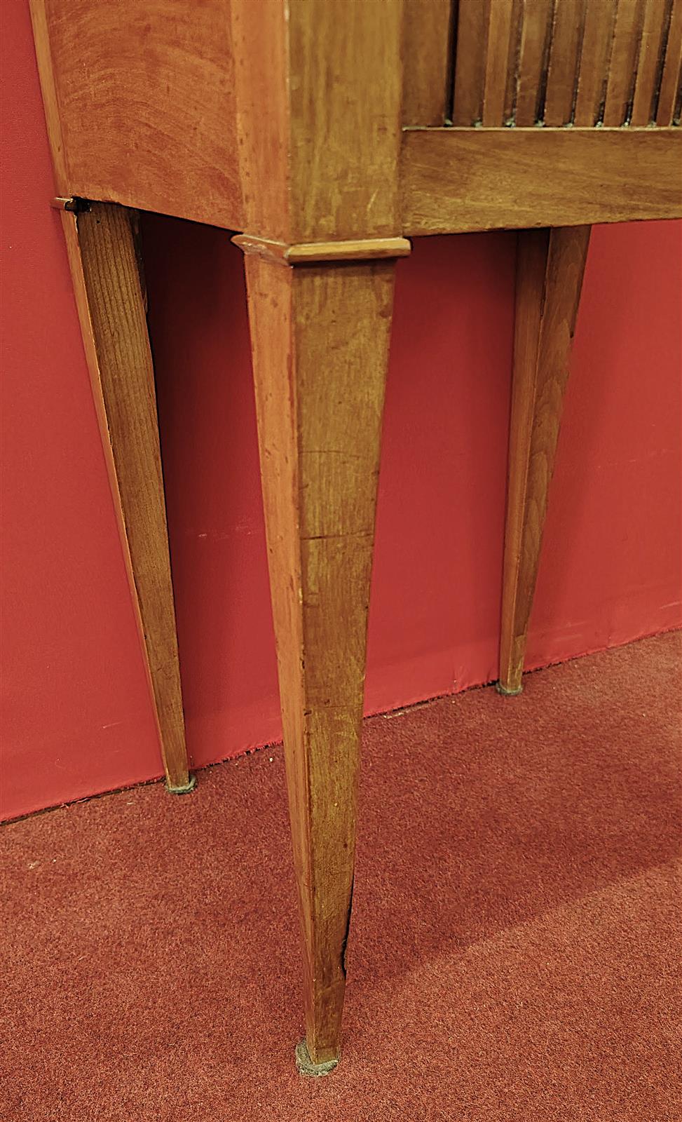 Comodino a serranda in ciliegio