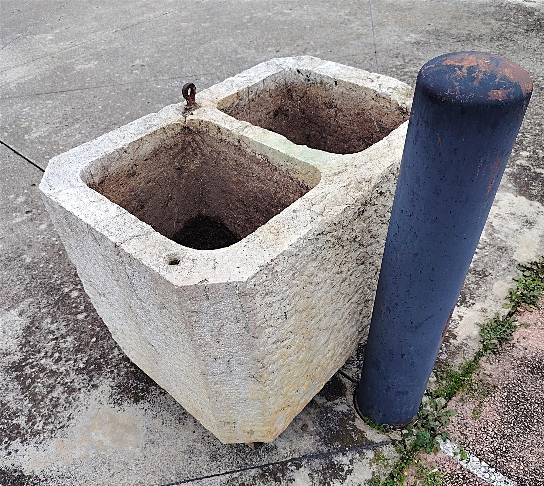 Vasca doppio foro secolo XVIII