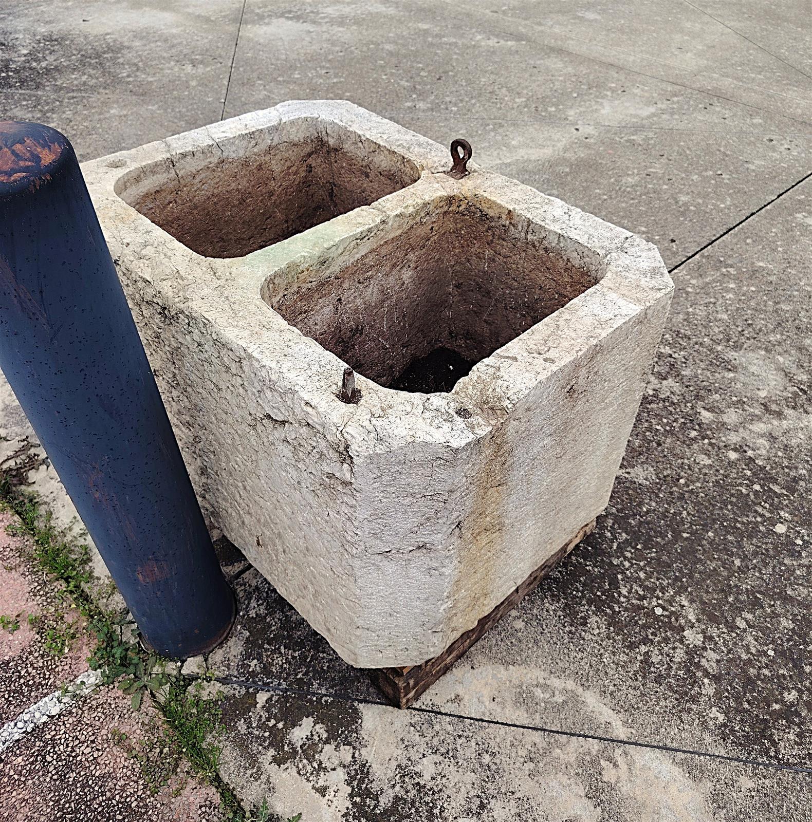 Vasca doppio foro secolo XVIII