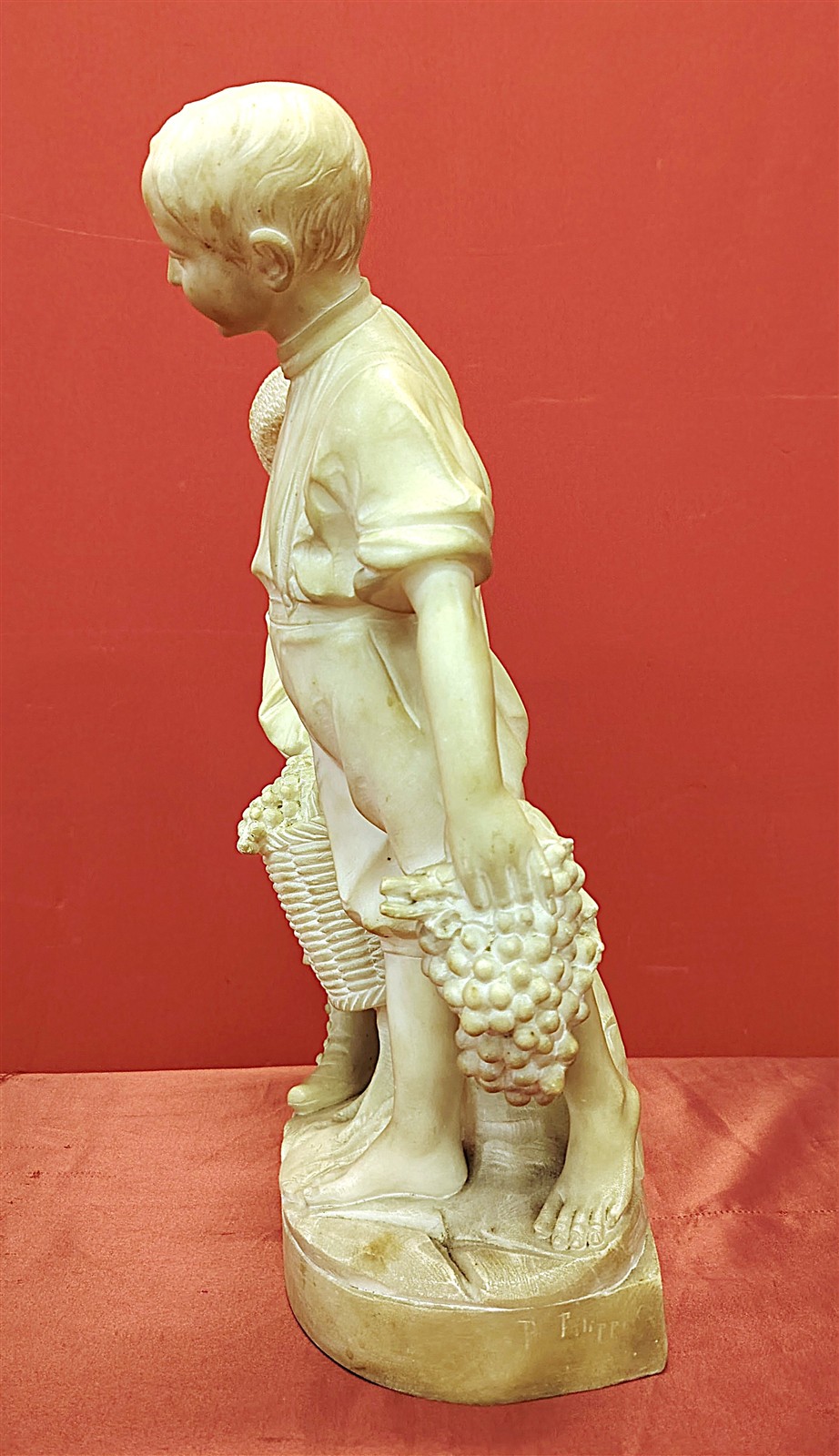 Scultura in marmo allegoria autunnale P. Filippini