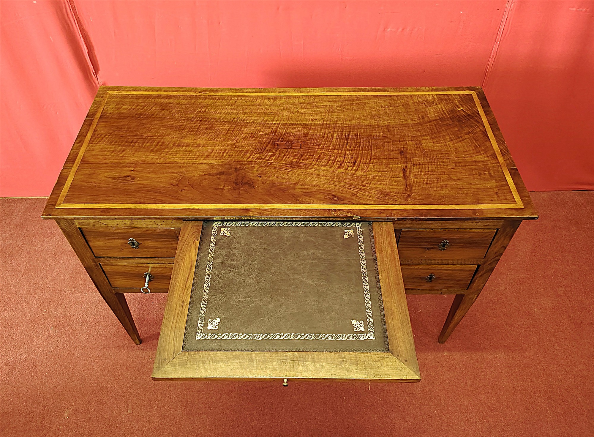 Scrivania in Noce con tiretto