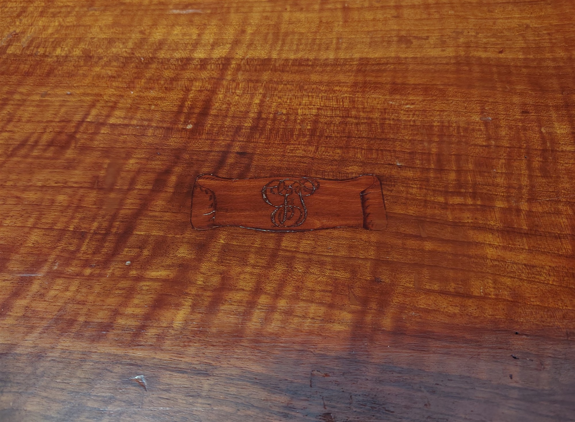 Scrivania in Noce con tiretto