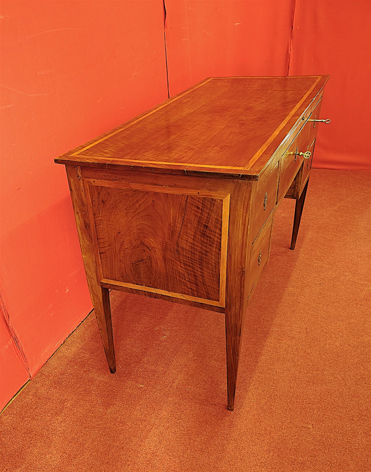 Scrivania in Noce con tiretto