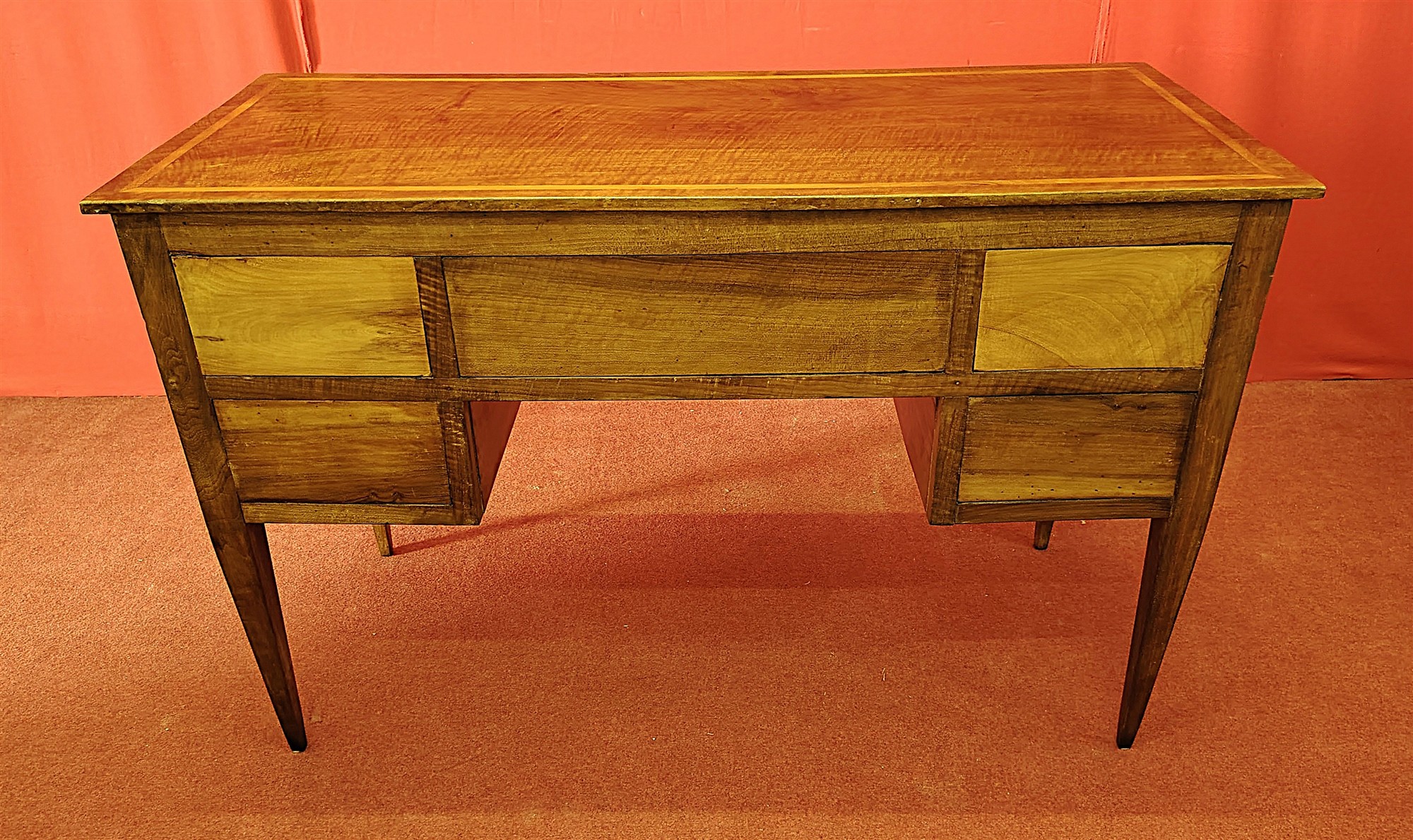 Scrivania in Noce con tiretto