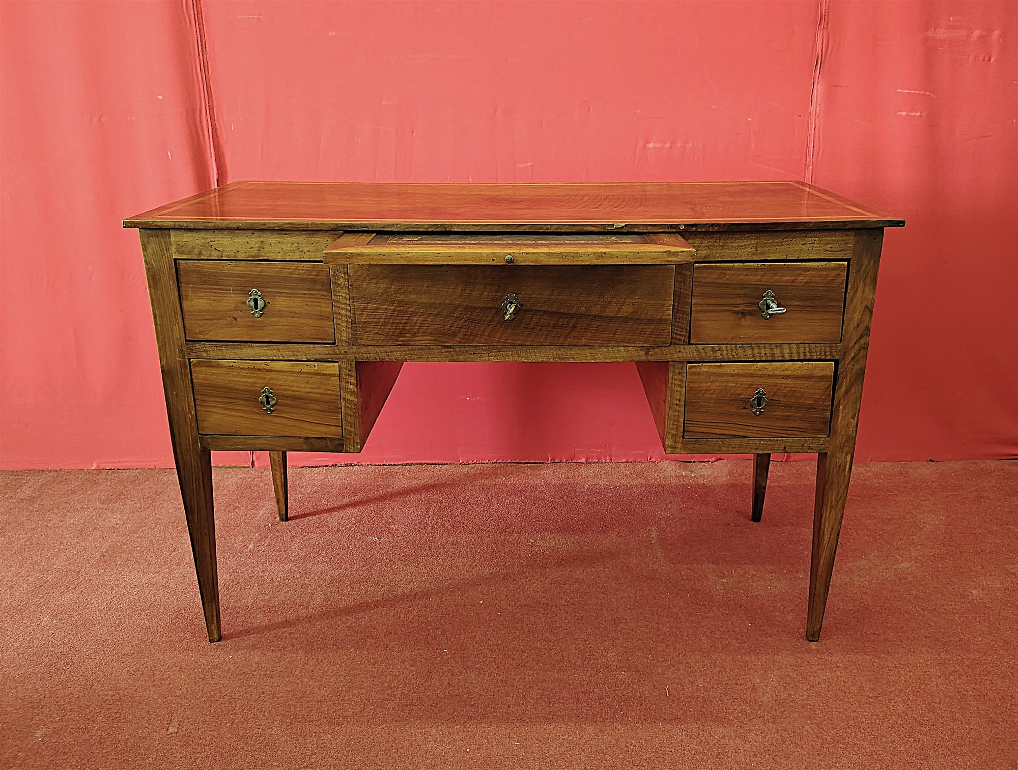 Scrivania in Noce con tiretto