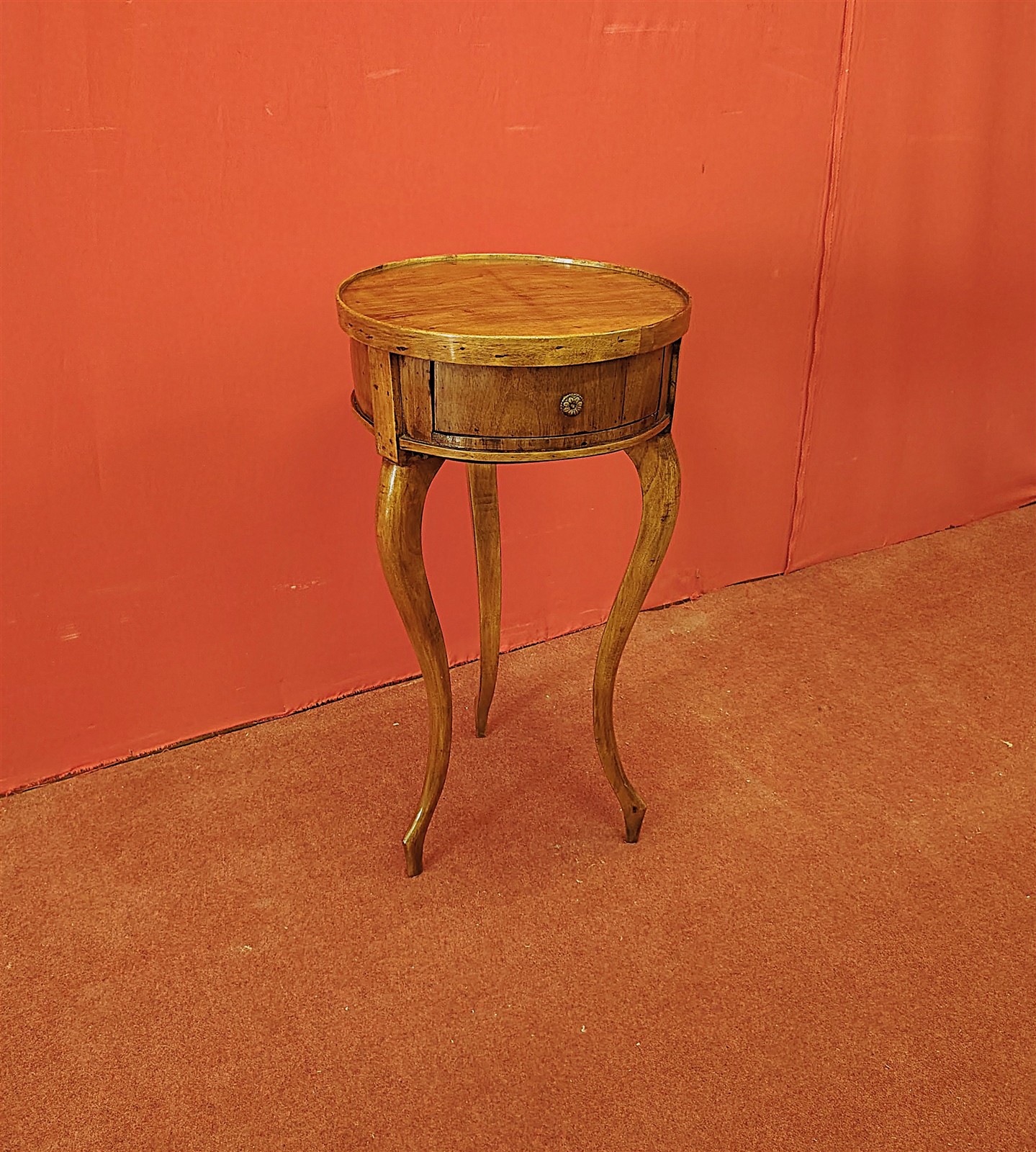 Piccolo tavolino rotondo