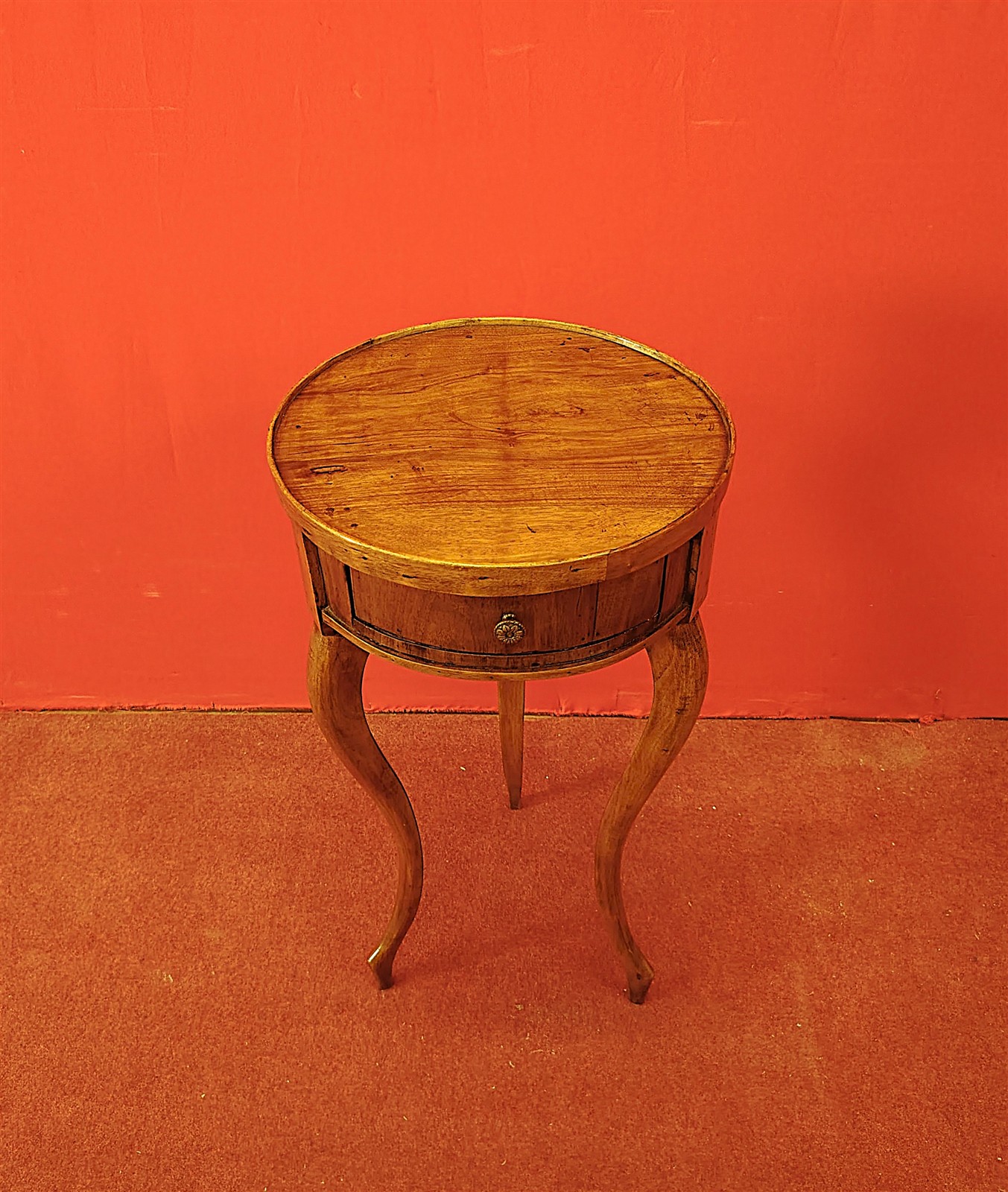 Piccolo tavolino rotondo