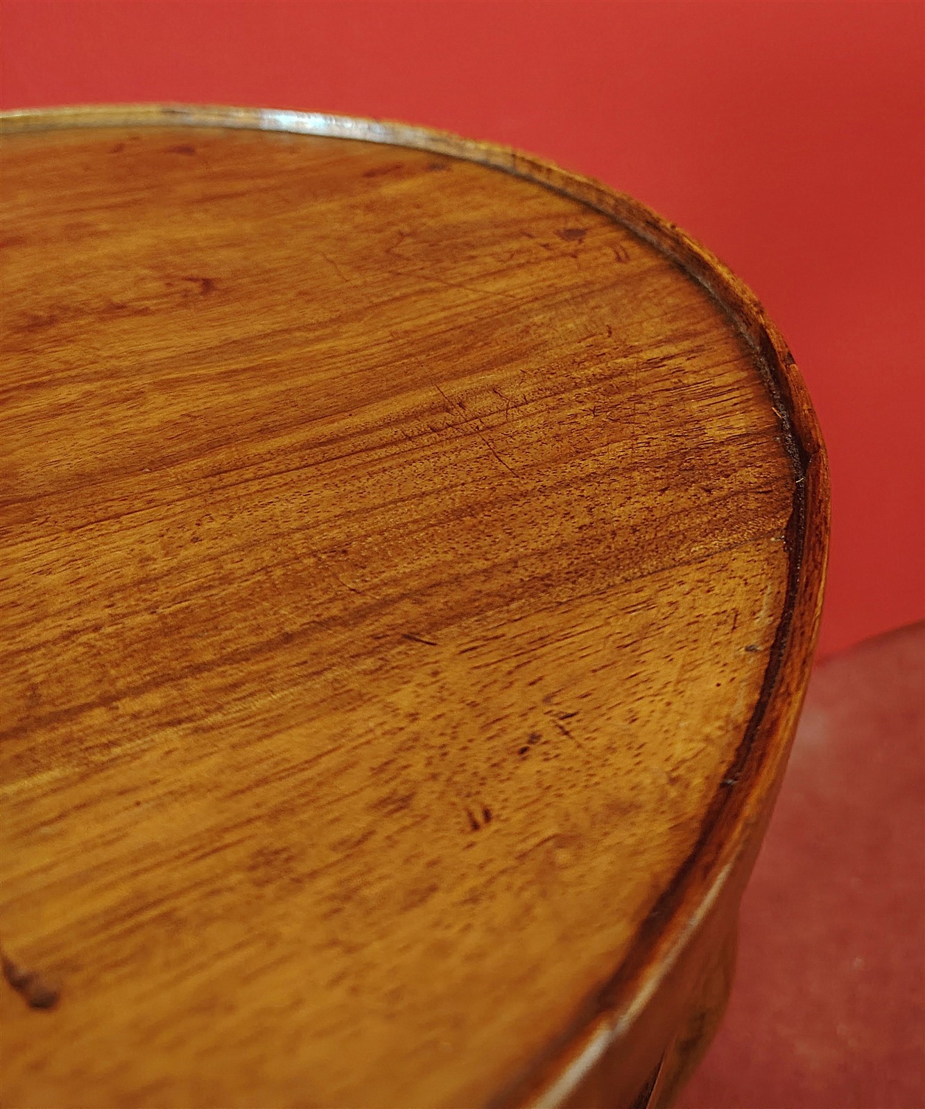 Piccolo tavolino rotondo