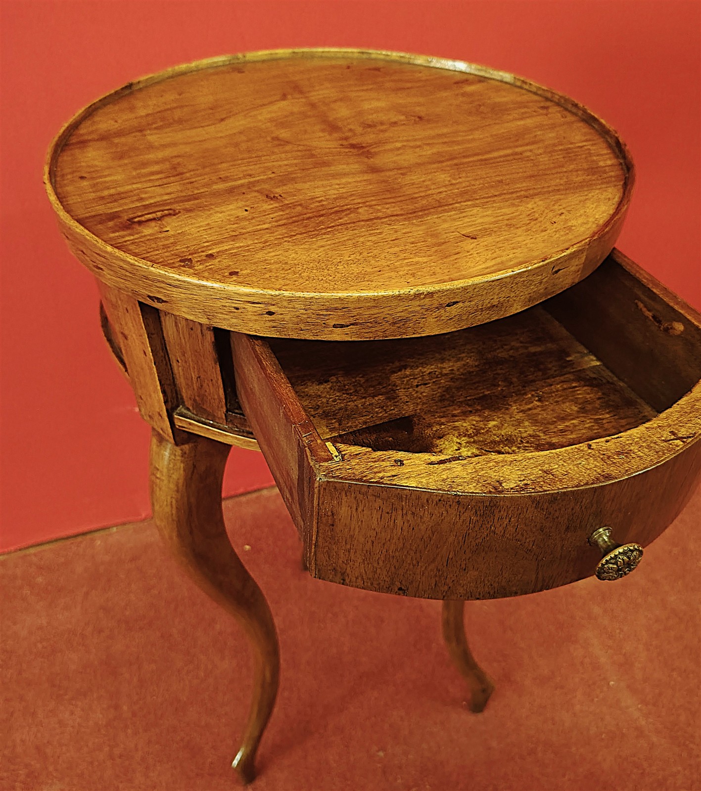 Piccolo tavolino rotondo