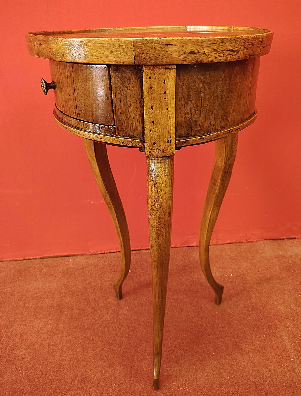 Piccolo tavolino rotondo