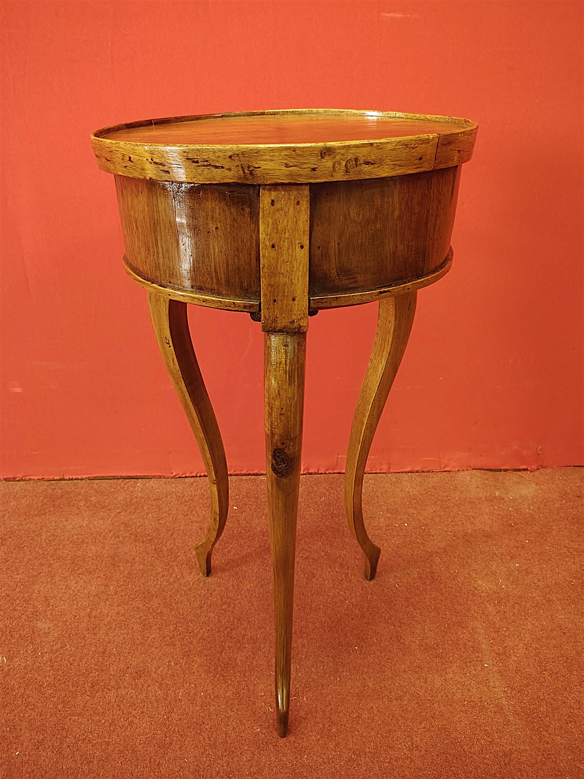 Piccolo tavolino rotondo