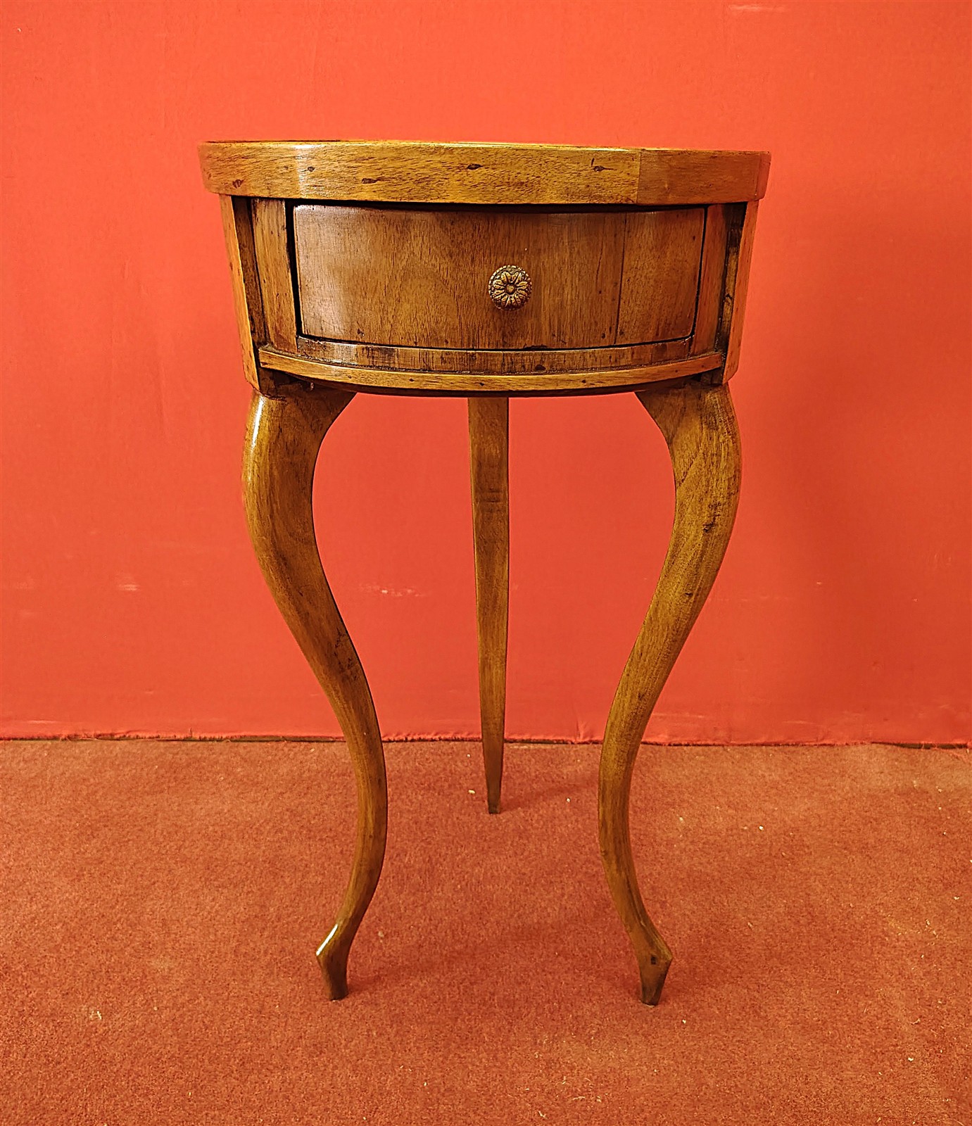 Piccolo tavolino rotondo