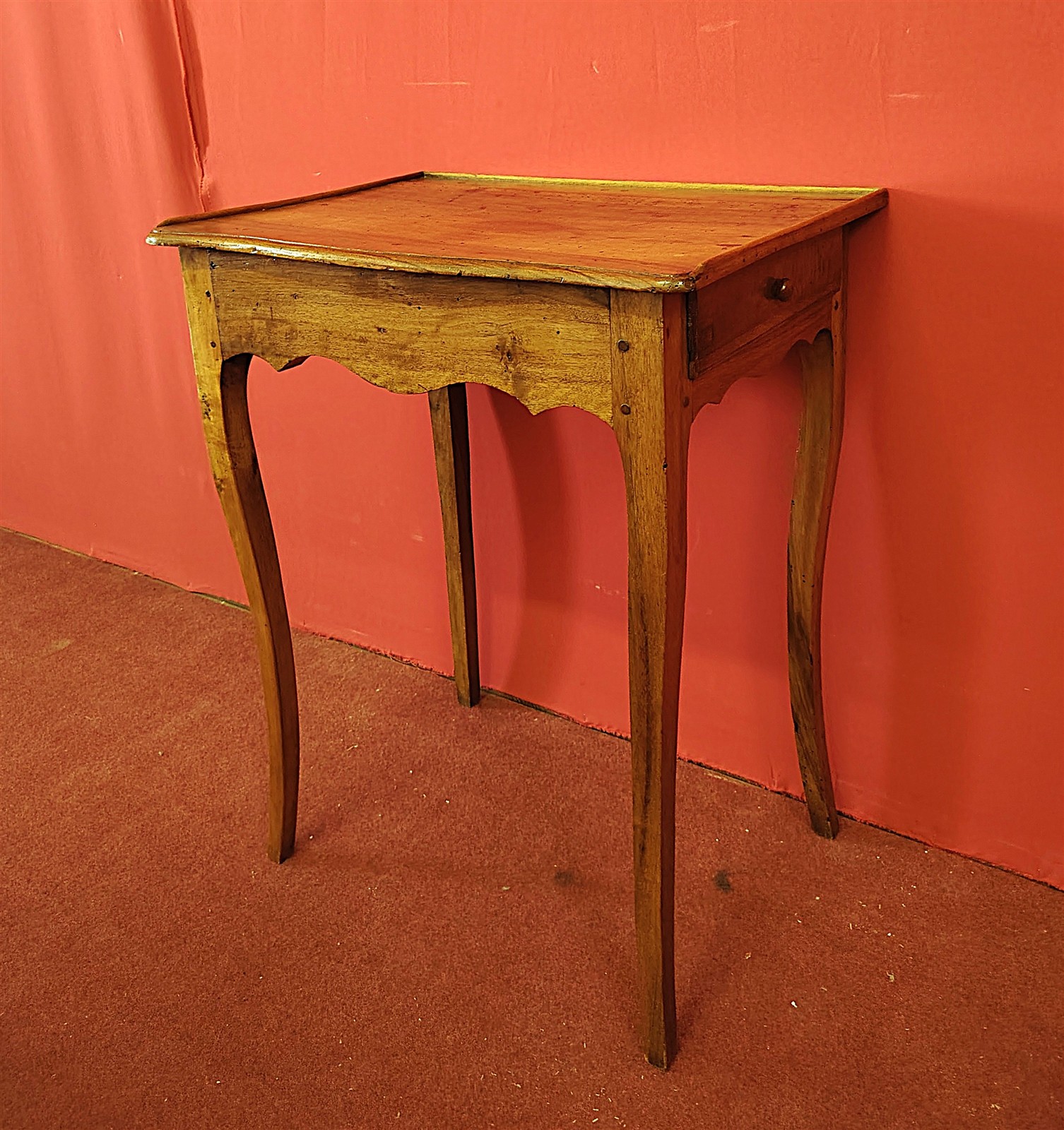 Tavolino Scrittoio in Legno di Noce con Cassetto – Stile Luigi XV, XVIII Secolo