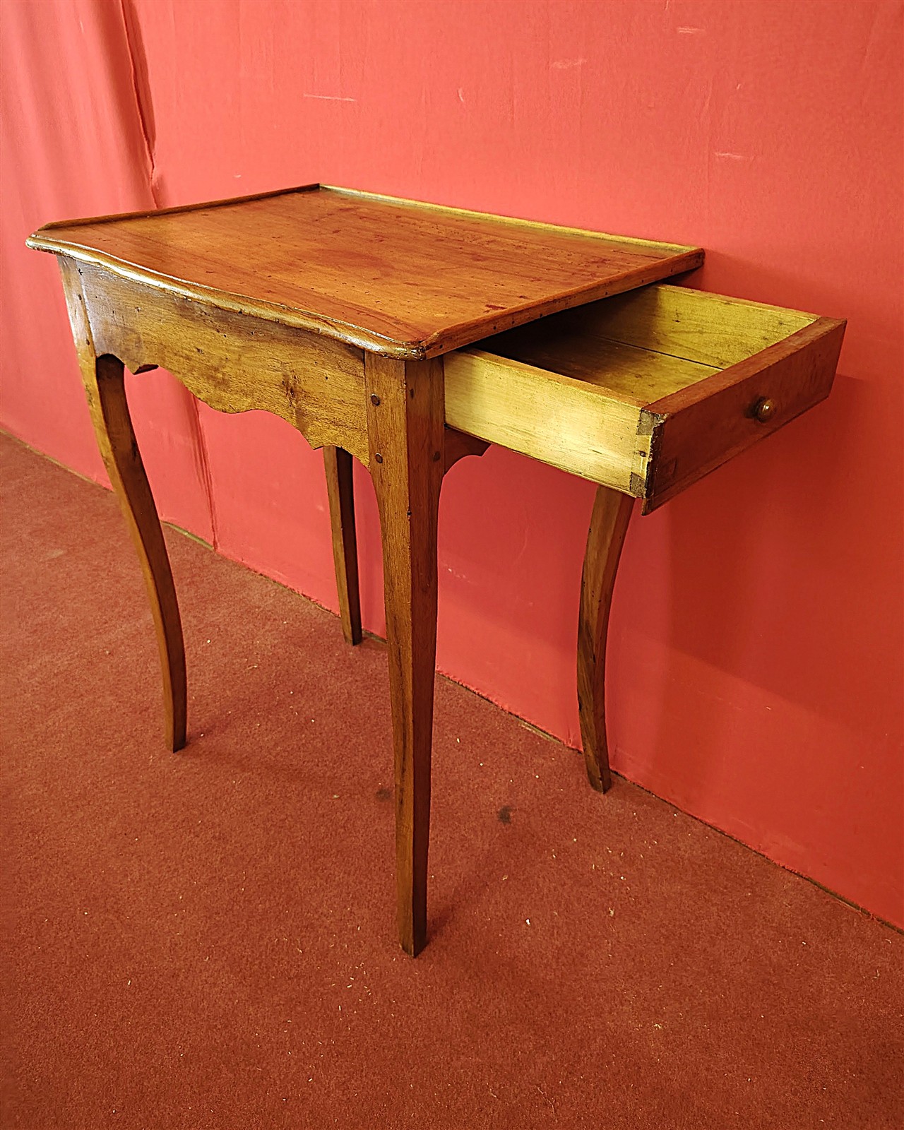 Tavolino Scrittoio in Legno di Noce con Cassetto – Stile Luigi XV, XVIII Secolo