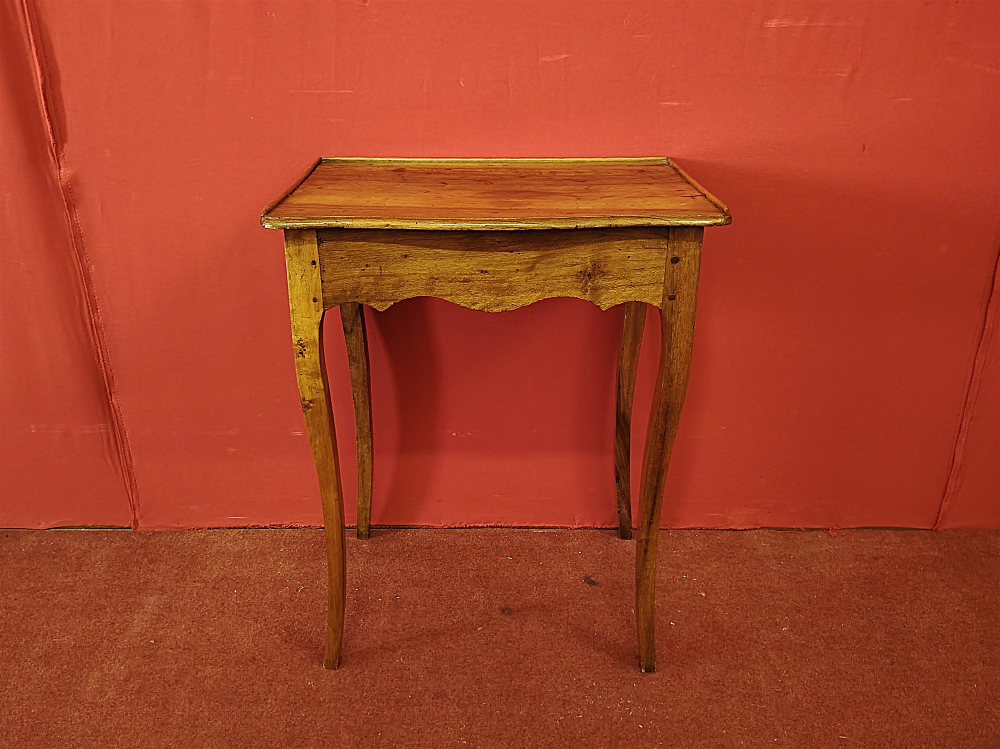 Tavolino Scrittoio in Legno di Noce con Cassetto – Stile Luigi XV, XVIII Secolo