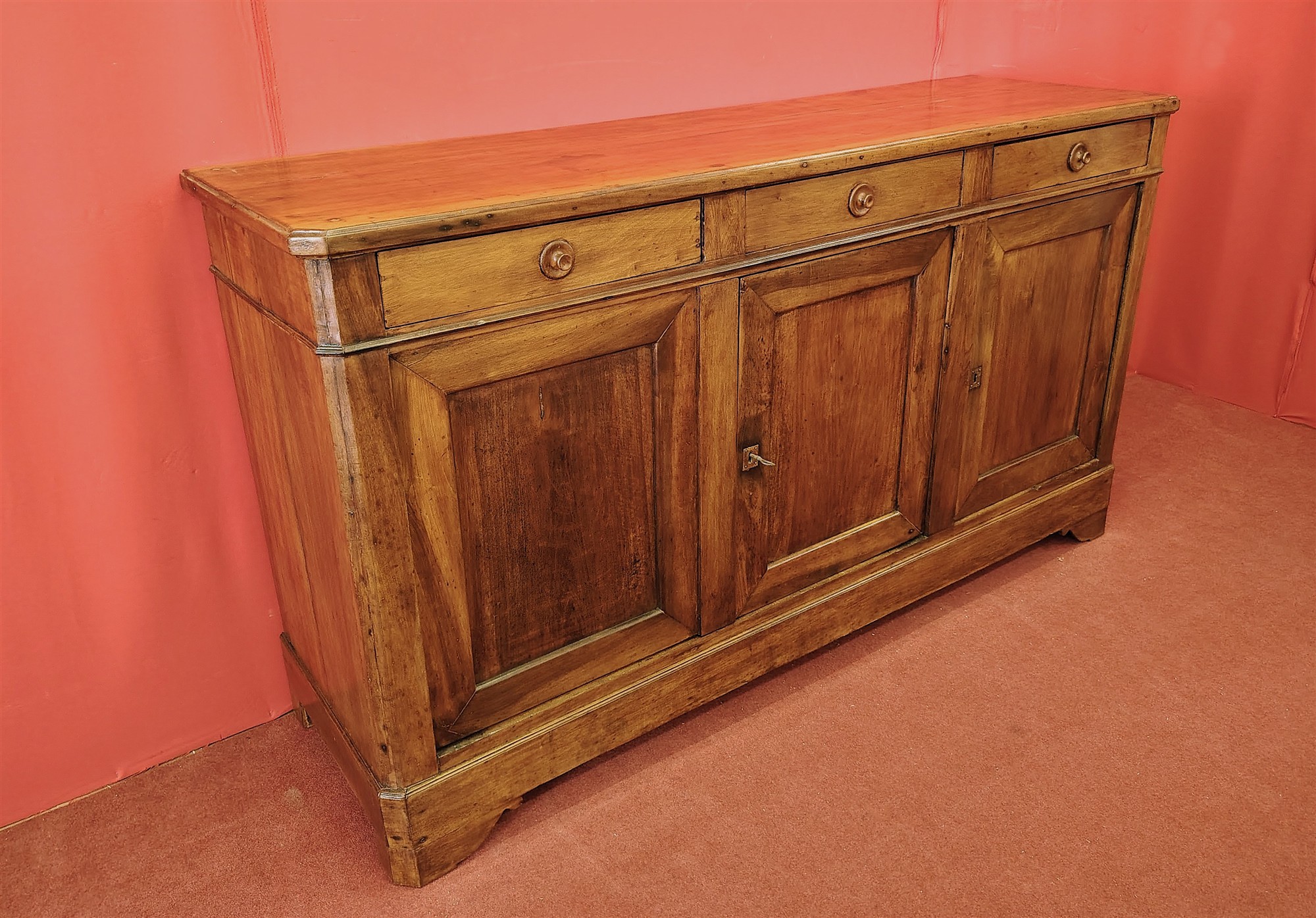Credenza tre porte in noce- seconda metà 800