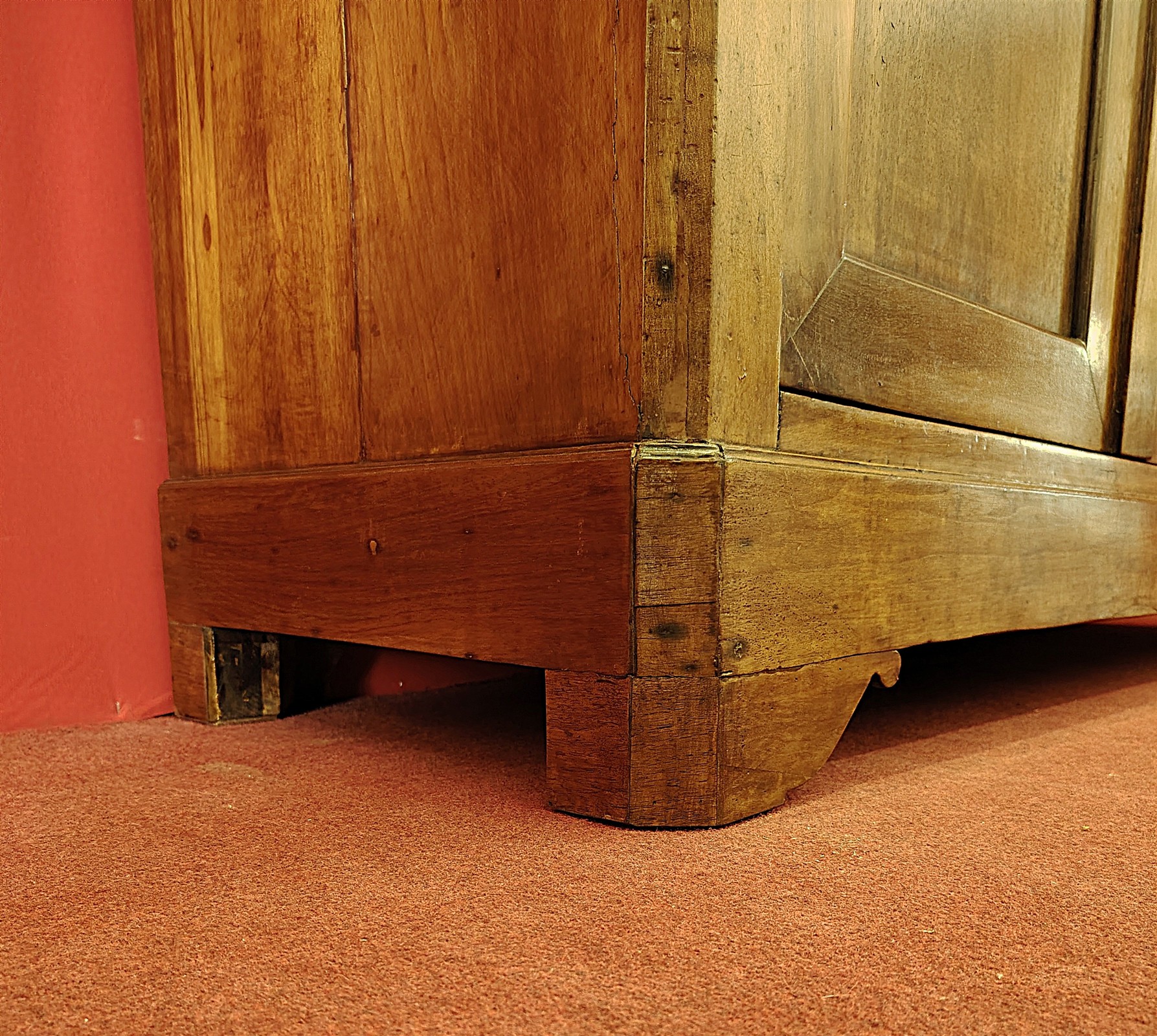 Credenza tre porte in noce- seconda metà 800