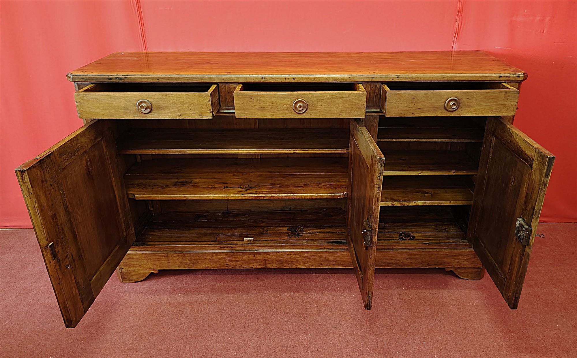 Credenza tre porte in noce- seconda metà 800