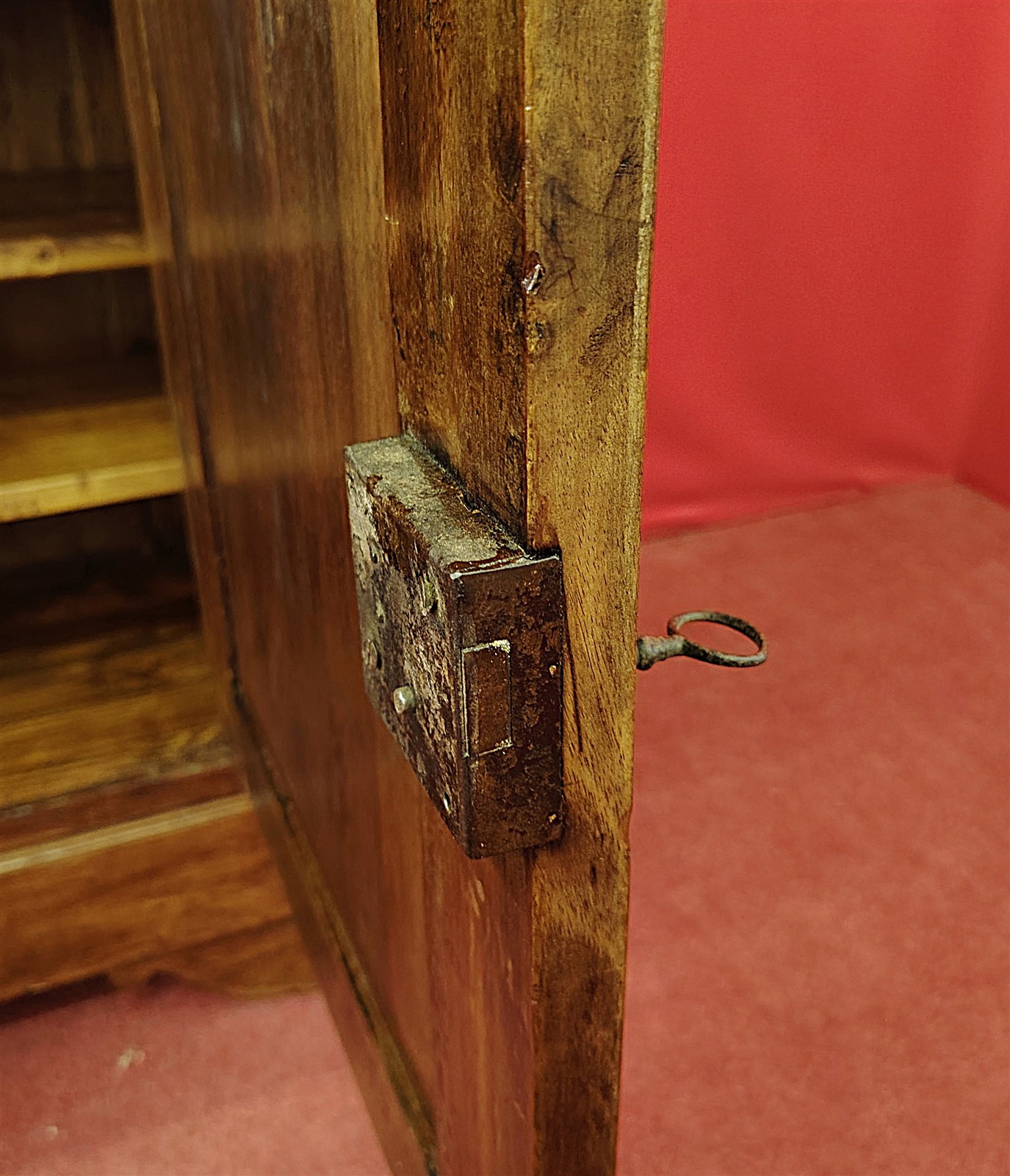 Credenza tre porte in noce- seconda metà 800