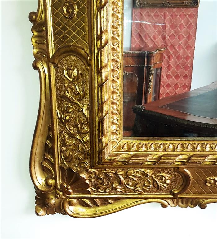 Mirror in gilded wood