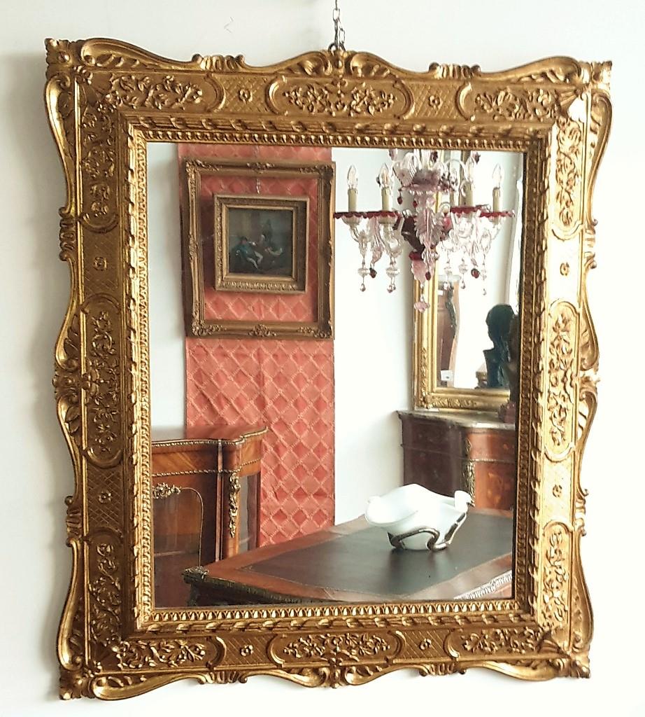 Mirror in gilded wood