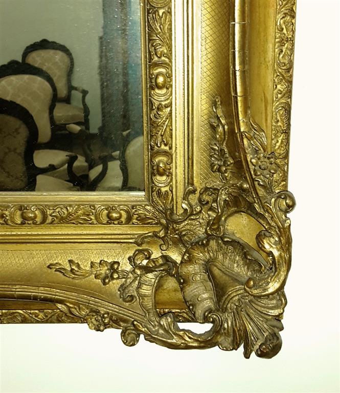 Mirror in gilded plaster restored