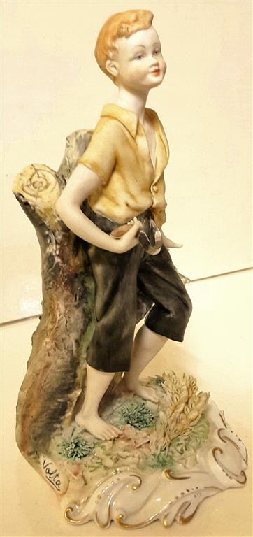 Statuetta capodimonte in ceramica dipinta a mano firmata Volta