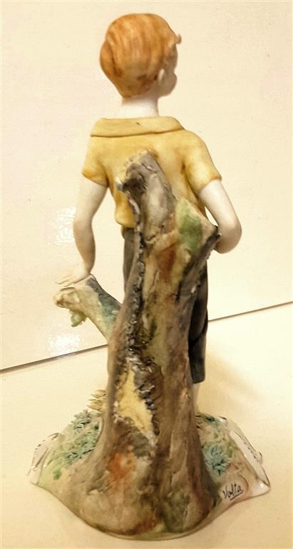 Statuetta capodimonte in ceramica dipinta a mano firmata Volta