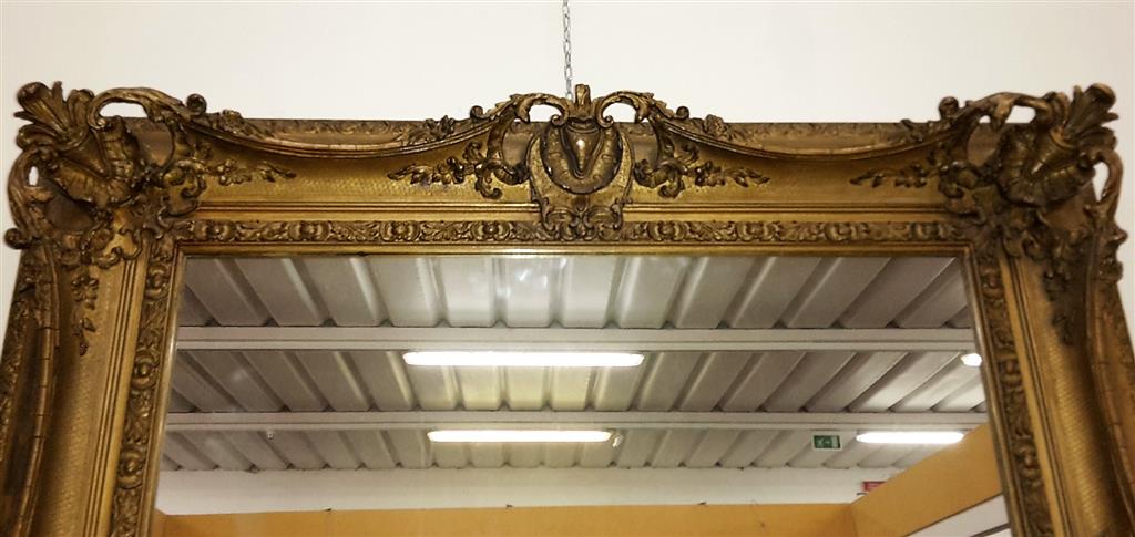 Mirror in gilded plaster restored
